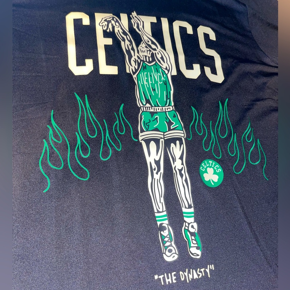 Men’s Black Short Sleeve Boston Celtics NBA Graphic T-Shirt “THE DYNASTY”